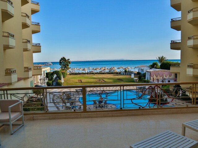 Magic Beach Hotel ★★★★