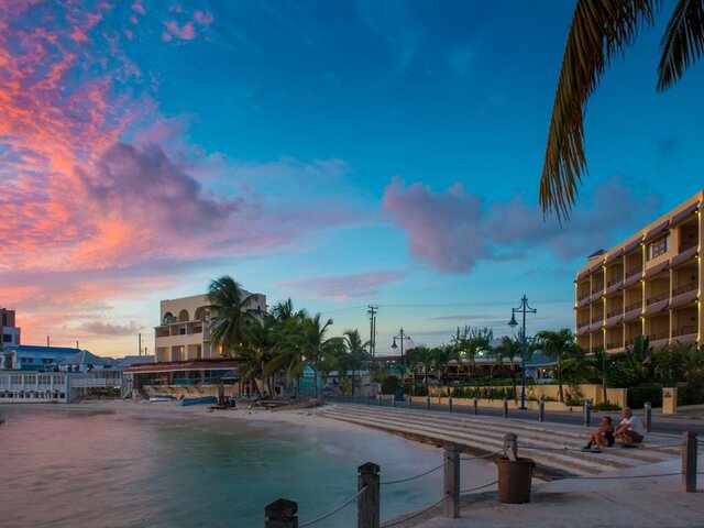 Yellow Bird Hotel ★★★