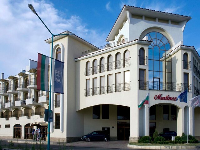 Martinez ★★★★