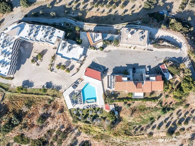 Hillside Studios & Apartments ★★