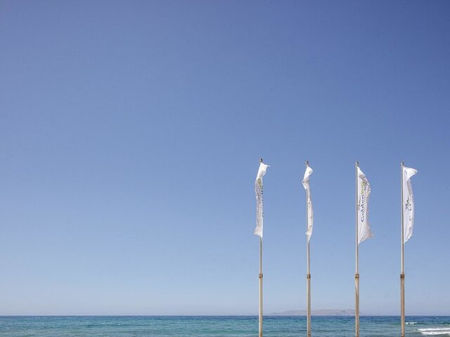 Golden Bay Hotel & Bungalows ★★★★