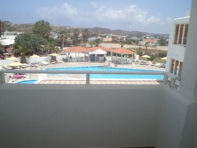 Kamari Bay ★★★