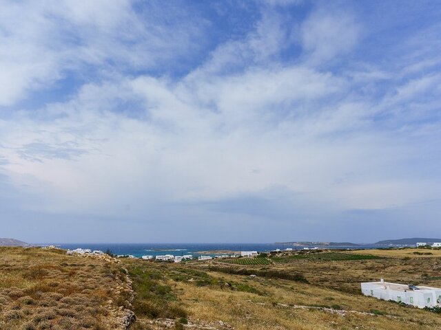 Mr. & Mrs. White Paros ★★★★