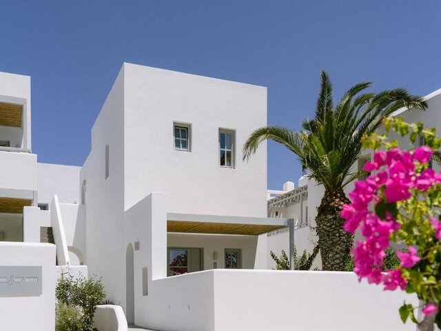 Mr & Mrs White Paros Suites & More ★★★★