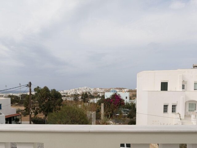 Sweet Home Naxos ★★★