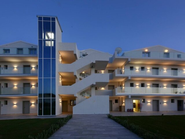 V Luxury Suites ★★★