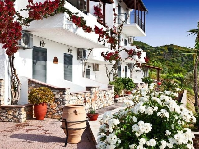 Petra Nera Hotel Skiathos, member of Philian Hotels & Resorts ★★★★