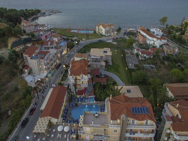 Planos Beach Hotel ★★★★