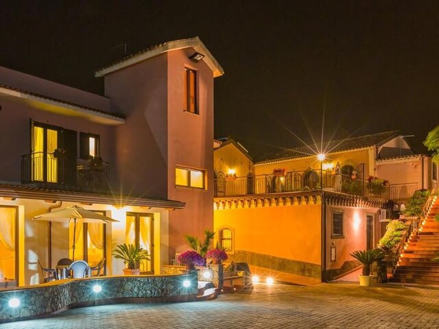 Gole Alcantara Botanical & La Casa delle Monache ★★★