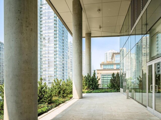 the DOUGLAS, Autograph Collection ★★★★★