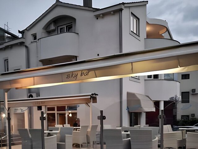 Villa Sky ★★★
