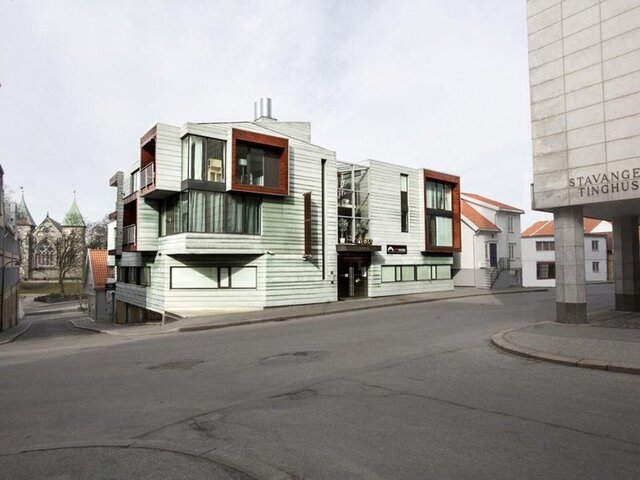 The Villa ★★★★