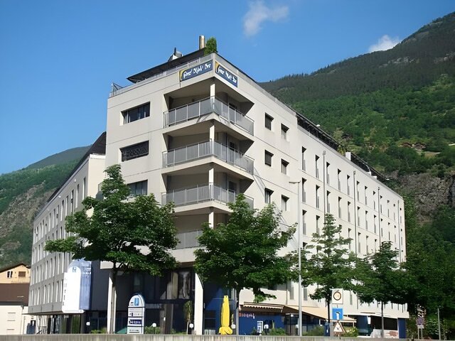 Good Night Inn ★★★