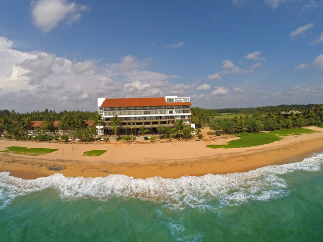 Pandanus Beach Resort & Spa ★★★★