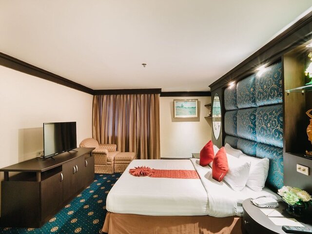 Cross Vibe Bangkok Srinakarin ★★★★