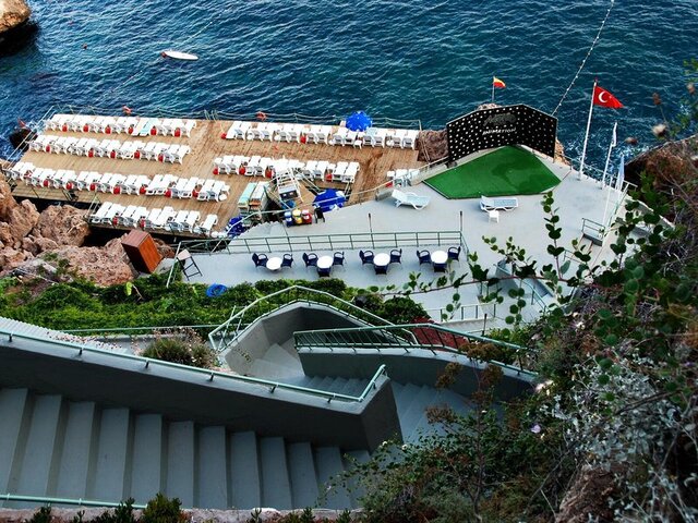 Adonis Hotel ★★★★