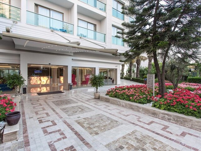 Falcon Hotel ★★★★