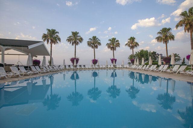 Falcon Hotel ★★★★