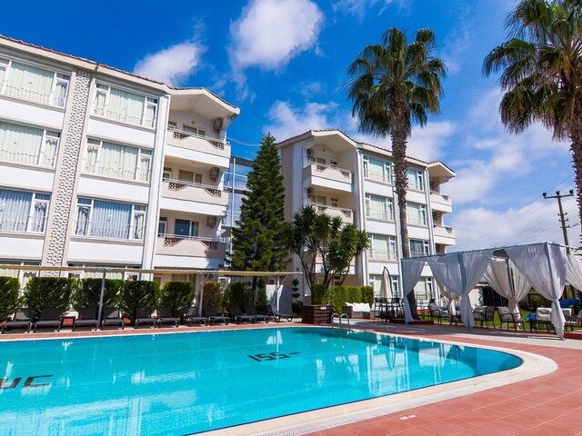 New Garden Luna Side Apart Hotel ★★