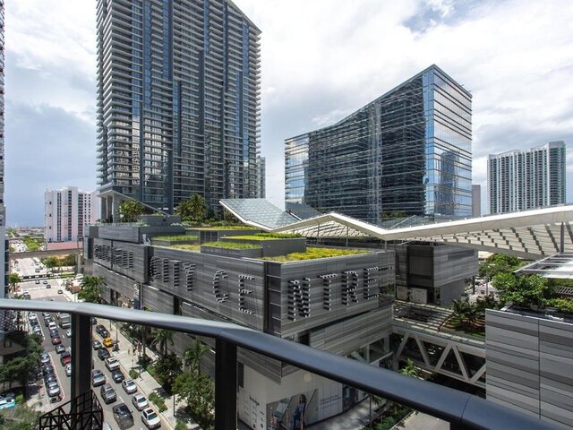SLS LUX Brickell ★★★★★