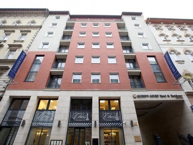 Queens Court Hotel and Residence ★★★★★