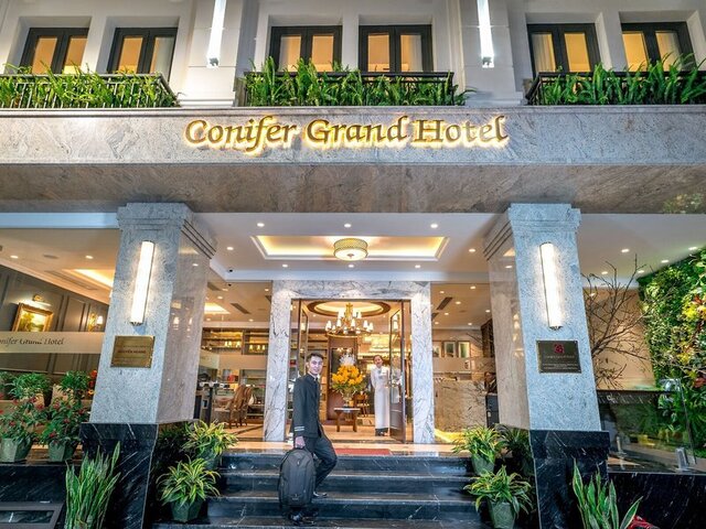 Conifer Grand Hotel ★★★★