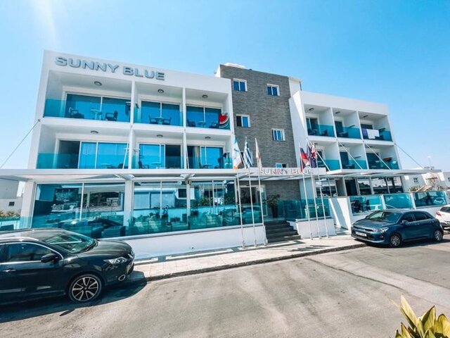 Sunny Blue Hotel ★★★