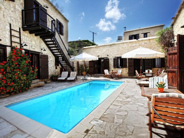 Leonidas Village Houses ★★★