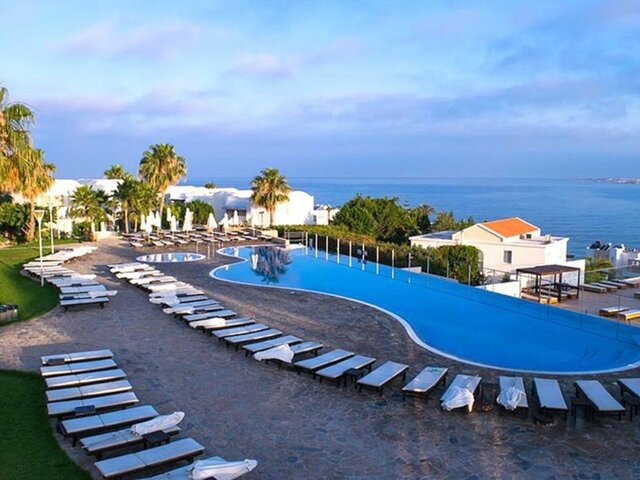 Theo Sunset Bay Holiday Village ★★★★